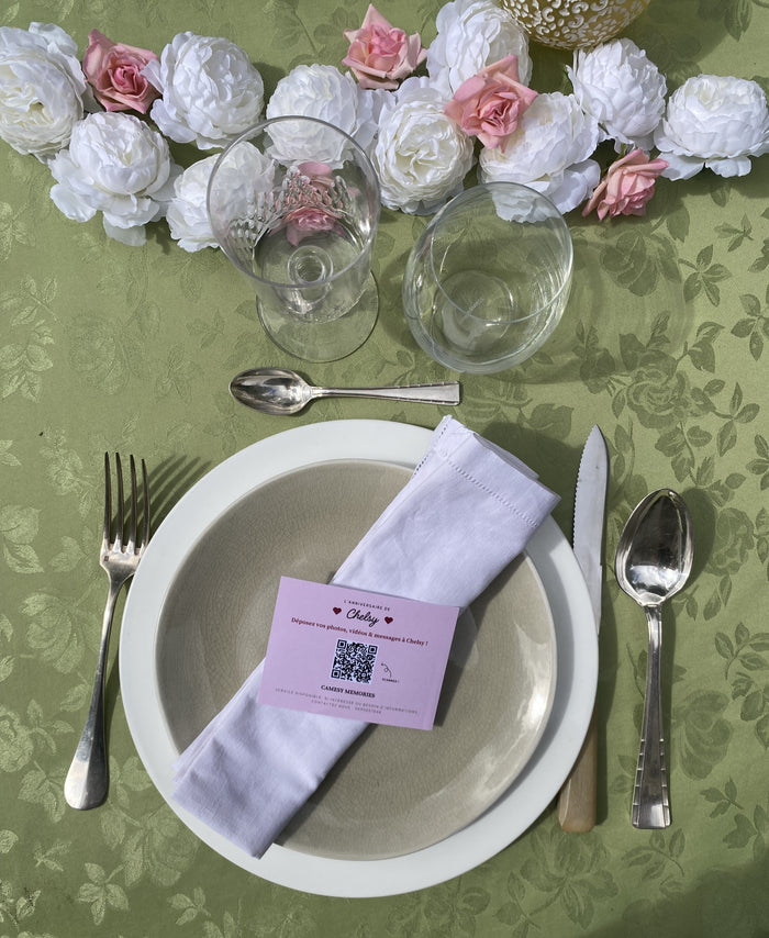 Carte QR code anniversaire sur assiette - galerie digitale privée collecter souvenirs invités mariage